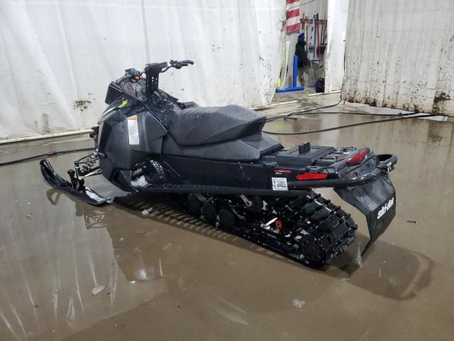 2018 Skidoo 2018 Skidoo Snowmobile