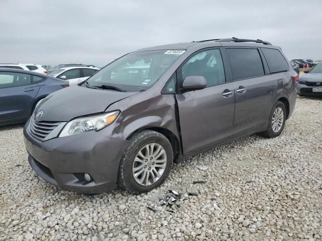 2017 Toyota Sienna XLE