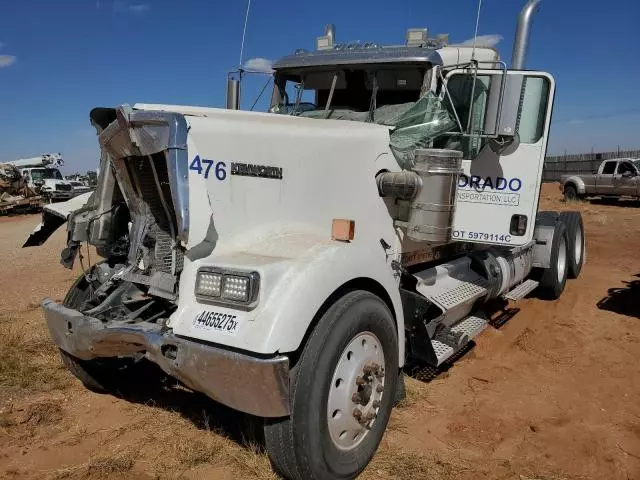 2019 Kenworth Construction W900