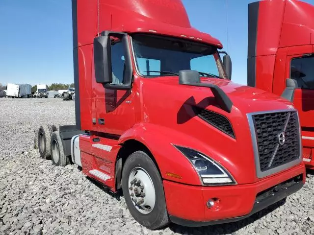 2020 Volvo VNR