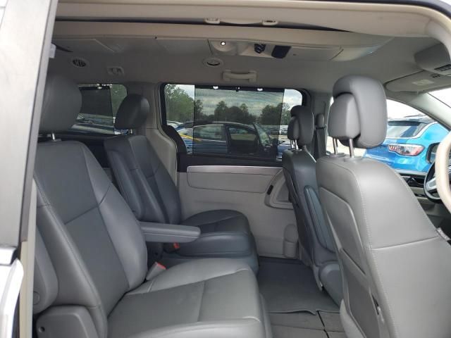 2011 Volkswagen Routan SE