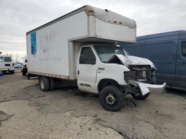 2011 Ford Econoline E350 Super Duty Cutaway Van