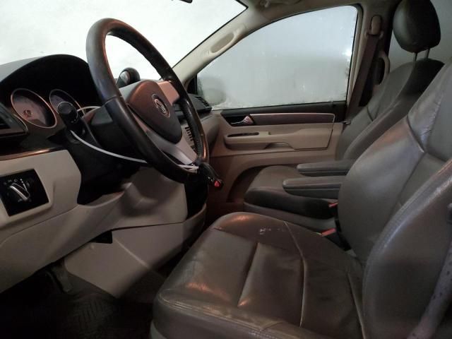 2010 Volkswagen Routan S