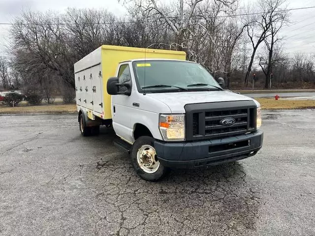 2017 Ford Econoline E450 Super Duty Cutaway Van