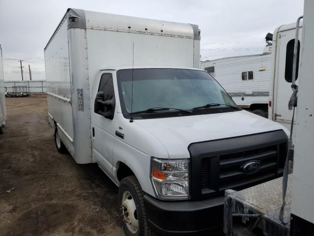 2018 Ford Econoline E350 Super Duty Cutaway Van