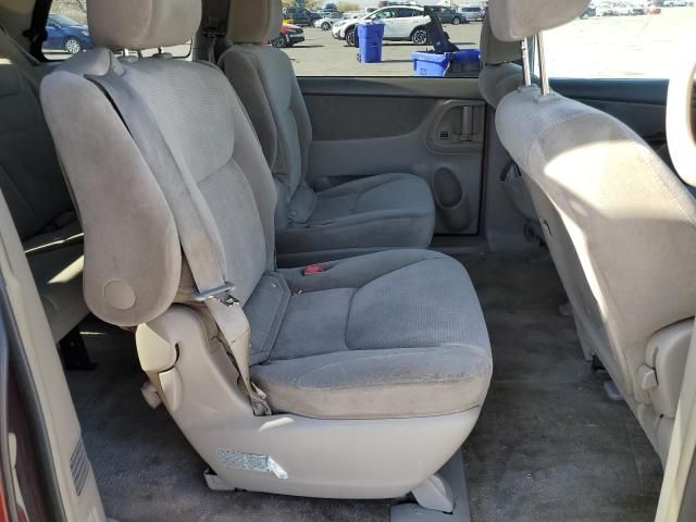 2005 Toyota Sienna CE