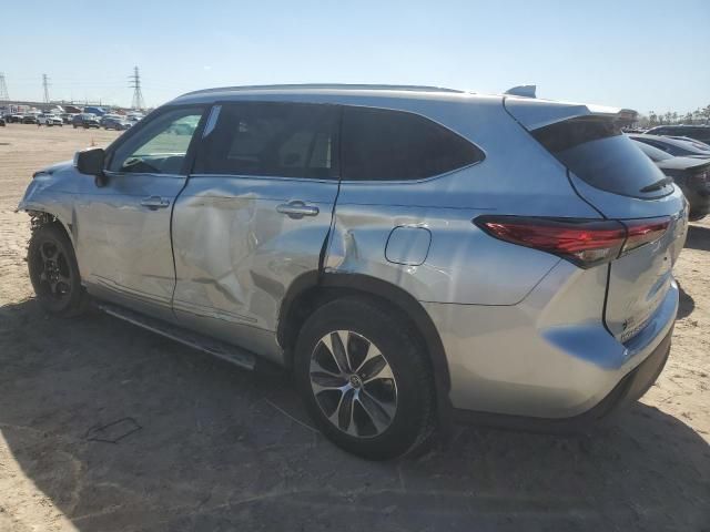 2022 Toyota Highlander Hybrid XLE