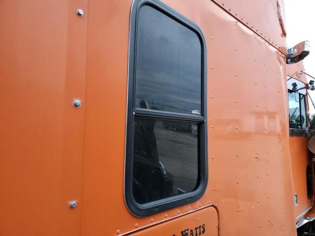 2002 Freightliner Conventional FLD120