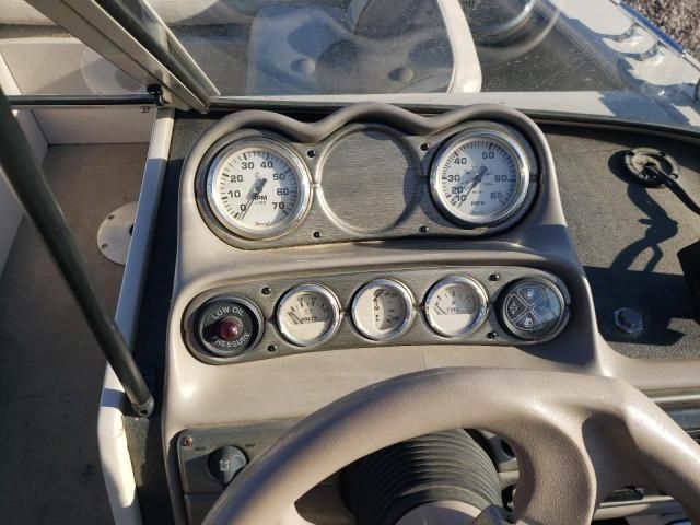 2000 Crestliner Boat