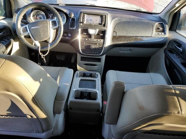 2013 Chrysler Town & Country Touring L