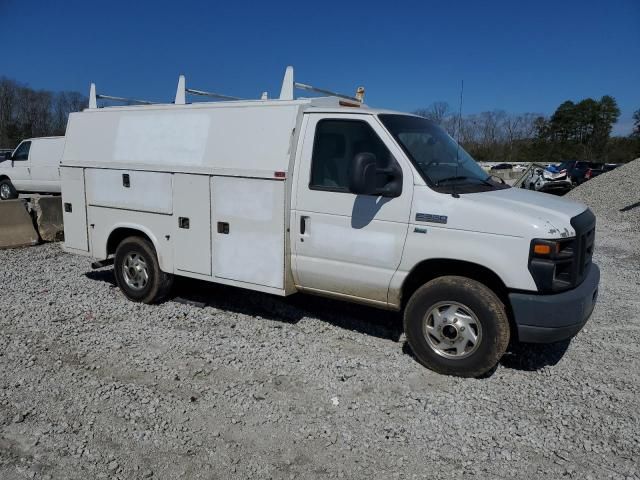 2012 Ford Econoline E350 Super Duty Cutaway Van