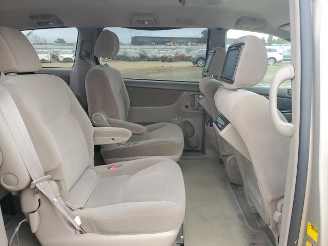 2004 Toyota Sienna CE