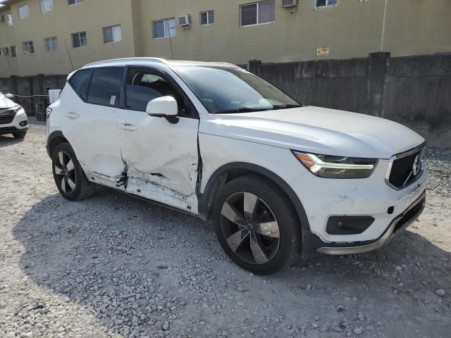 2019 Volvo XC40 T4 Momentum