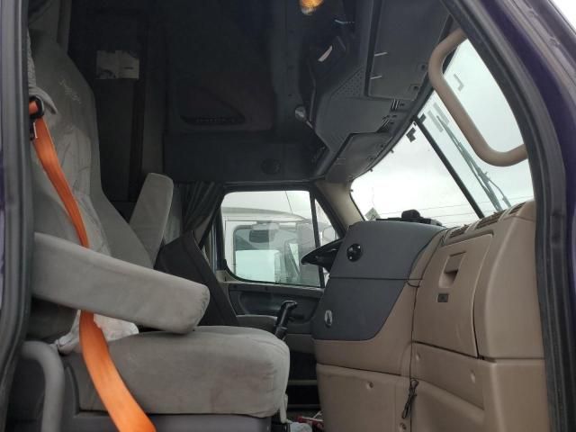 2015 Freightliner Cascadia 113