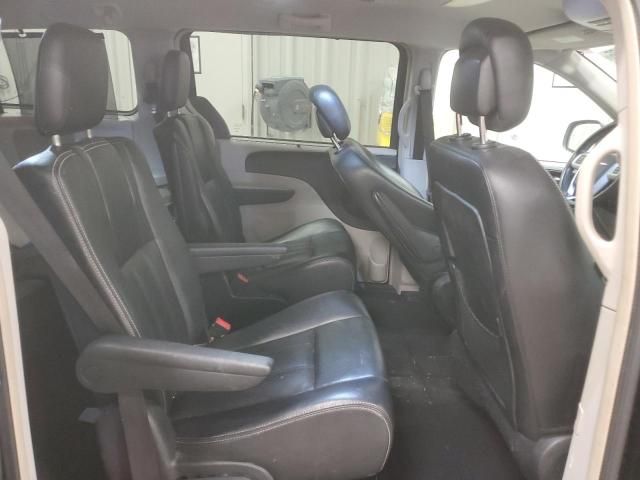 2014 Chrysler Town & Country Touring L