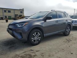 Carros con título limpio a la venta en subasta: 2017 Toyota Rav4 LE