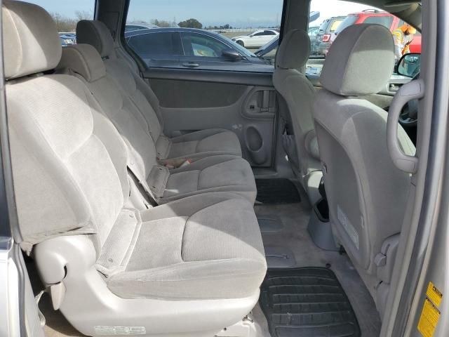 2005 Toyota Sienna CE