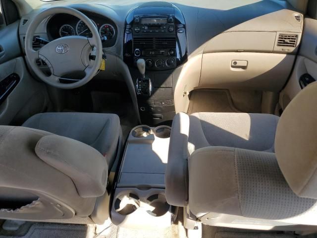 2005 Toyota Sienna CE