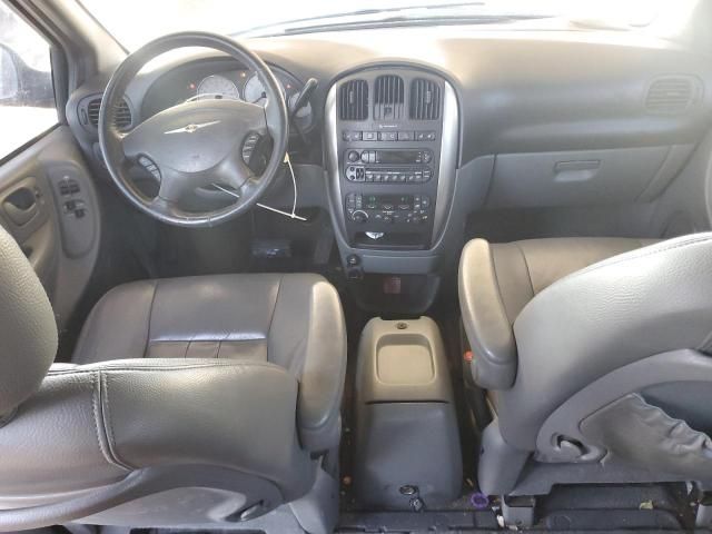 2005 Chrysler Town & Country Touring