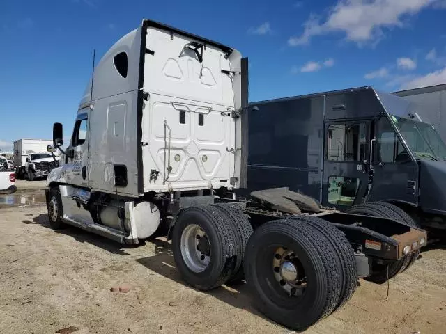 2012 Freightliner Cascadia 125