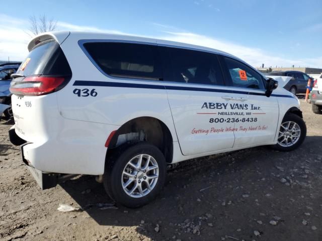 2024 Chrysler Pacifica Touring