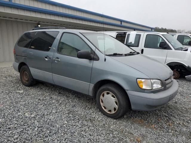 1999 Toyota Sienna LE