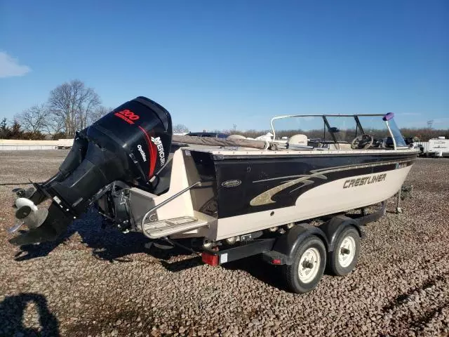 2000 Crestliner Boat