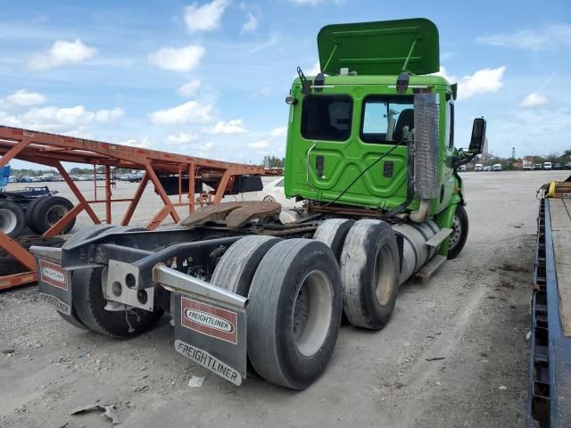 2013 Freightliner Cascadia 113