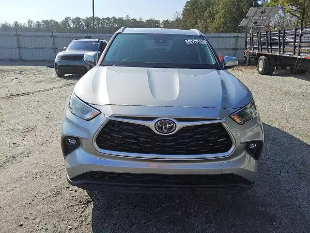 2022 Toyota Highlander Hybrid XLE