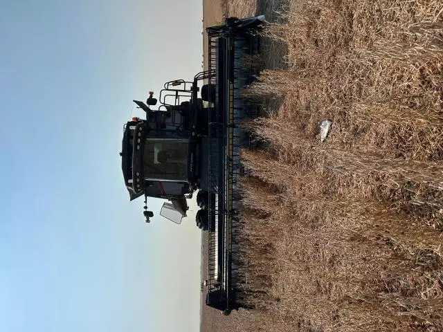 2015 Gleaner S68