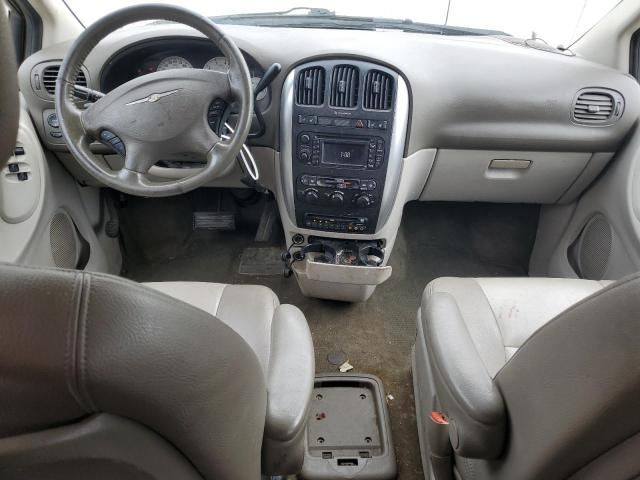 2005 Chrysler Town & Country Touring