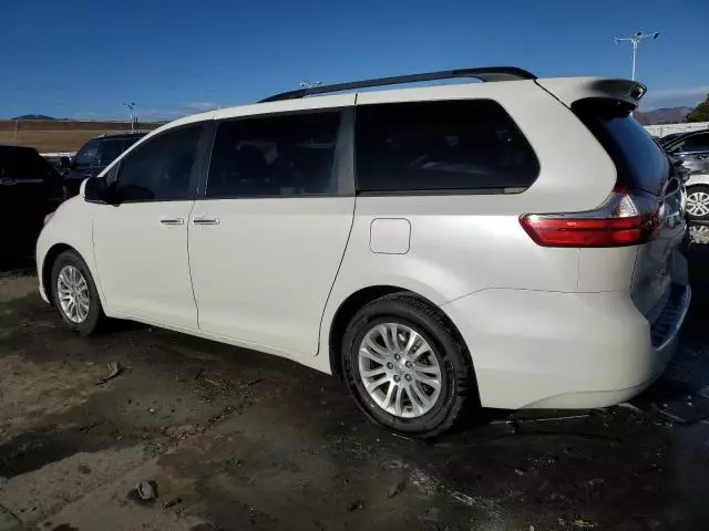 2017 Toyota Sienna XLE