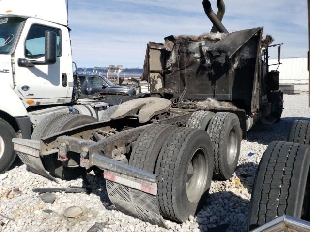 2000 Freightliner FLD Semi Truck