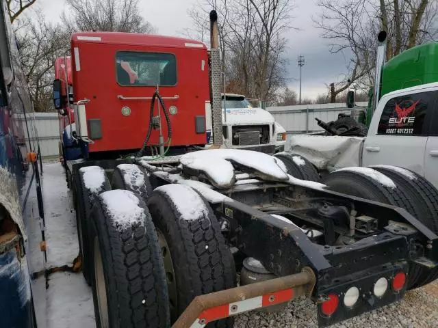 2016 Kenworth Construction T880