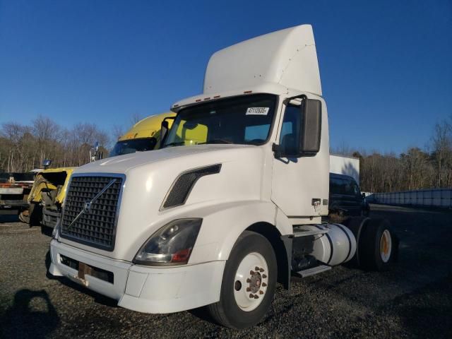 2010 Volvo VN Semi Truck