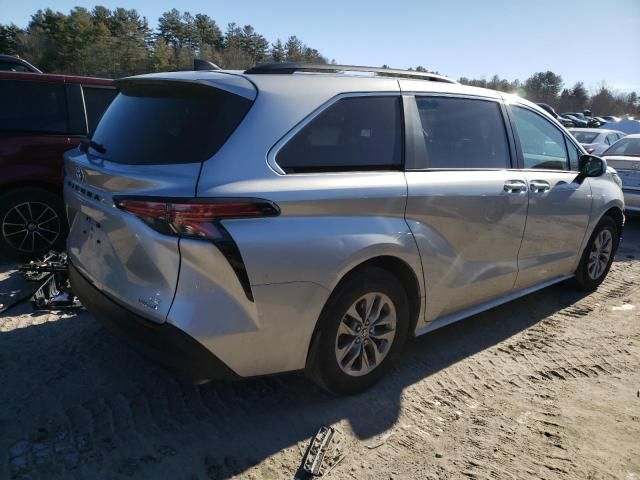 2022 Toyota Sienna LE