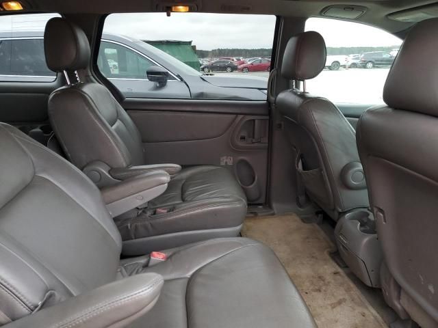 2004 Toyota Sienna XLE