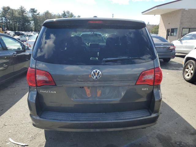 2010 Volkswagen Routan SEL