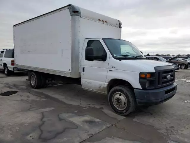 2014 Ford Econoline E350 Super Duty Cutaway Van