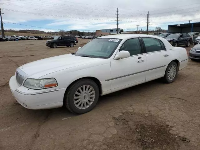 2004 Lincoln Town Car Executive