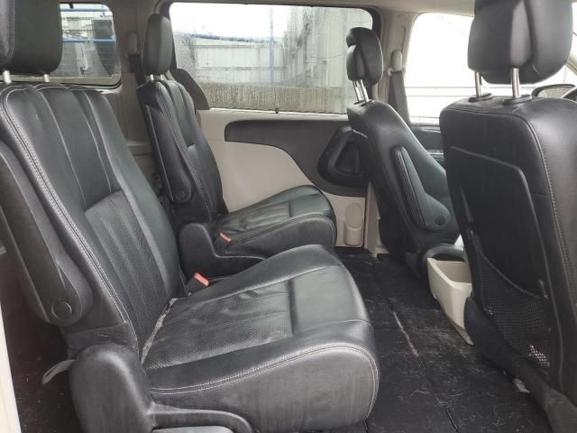 2014 Chrysler Town & Country Touring L