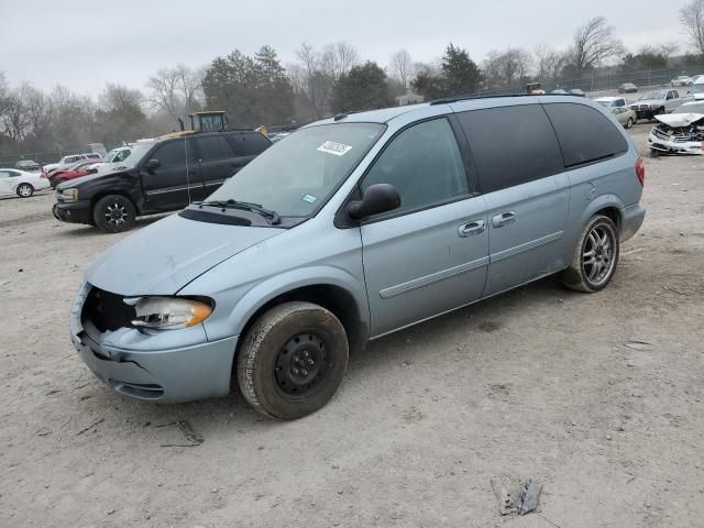 2005 Chrysler Town & Country LX