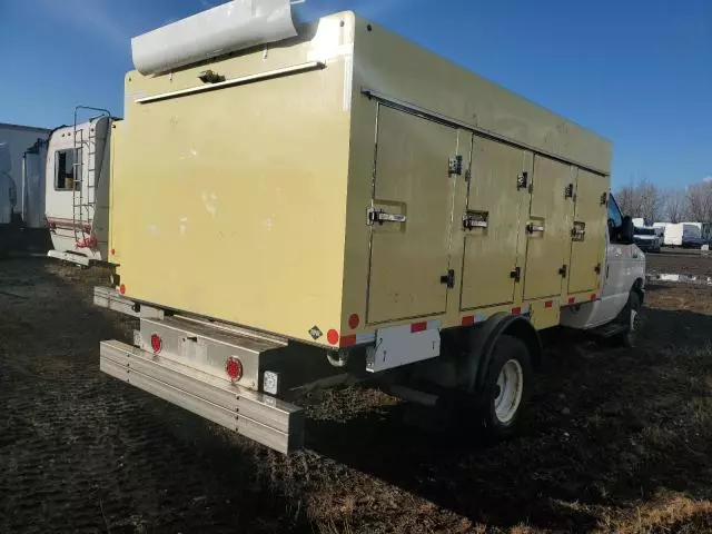 2018 Ford Econoline E450 Super Duty Cutaway Van