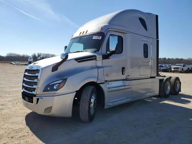 2020 Freightliner Cascadia 126