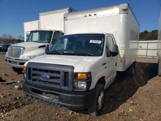 2016 Ford Econoline E350 Super Duty Cutaway Van