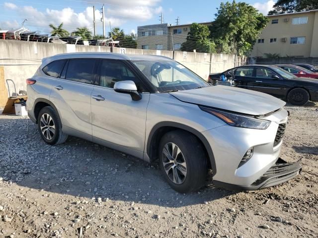 2022 Toyota Highlander Hybrid XLE