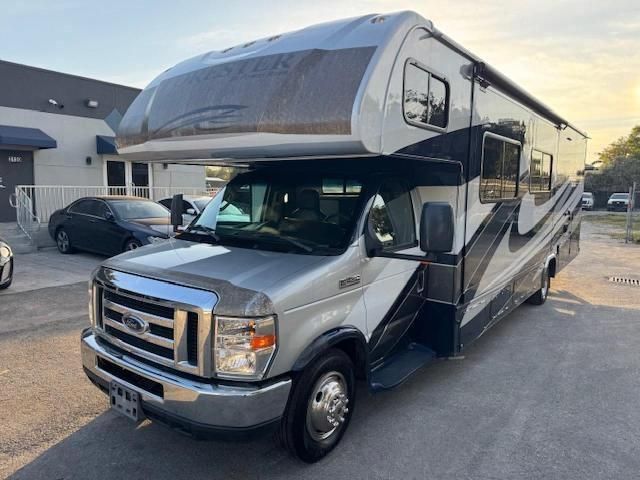 2017 Ford Econoline E450 Super Duty Cutaway Van