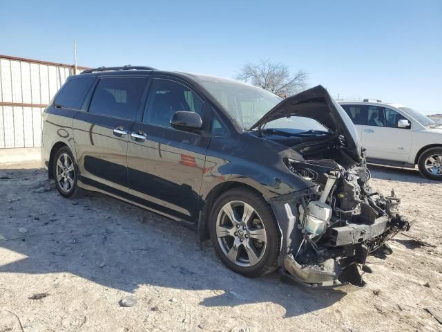 2019 Toyota Sienna SE