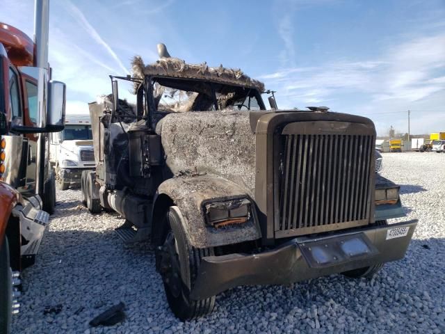 2000 Freightliner FLD Semi Truck