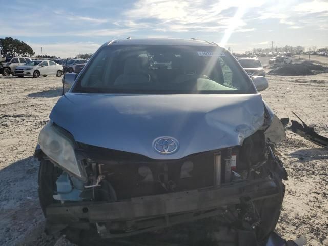 2014 Toyota Sienna LE